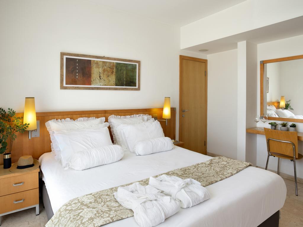 Aparthotel Okeanos On The Beach Herzelia Oda fotoğraf